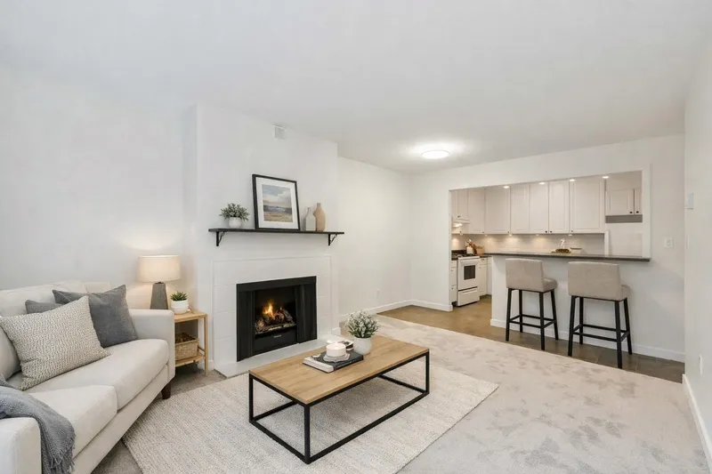 317 13364 102 AVENUE - photo 3 of 25