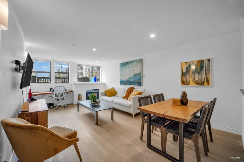 207 305 LONSDALE AVENUE - photo 1 of 25