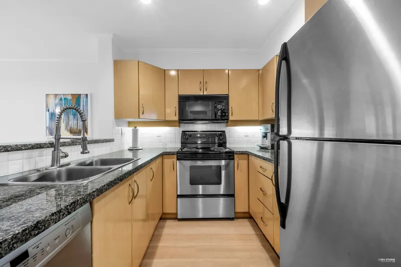 207 305 LONSDALE AVENUE - photo 4 of 25