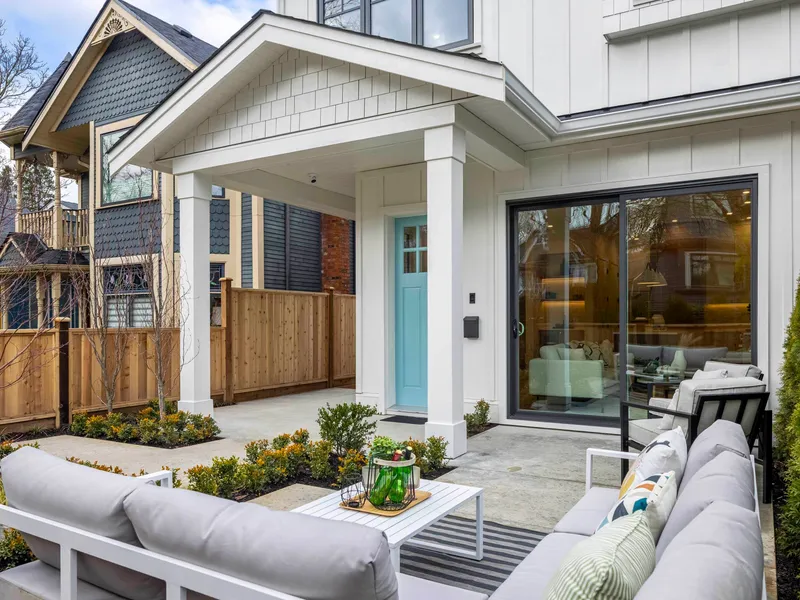 1 3919 W 18TH AVENUE - photo 2 of 25