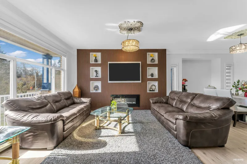 14015 82 AVENUE - photo 2 of 20