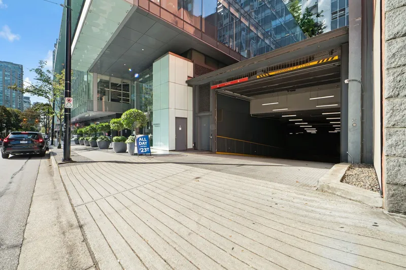 4201 777 RICHARDS STREET - photo 2 of 25