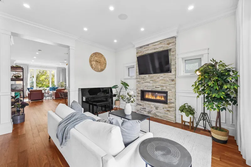 3339 W 27TH AVENUE - photo 2 of 25