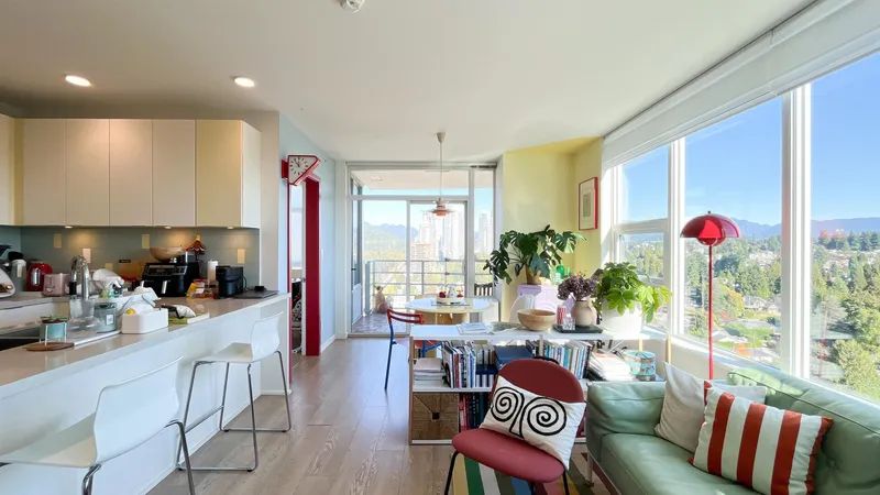 2304 530 WHITING WAY - photo 3 of 25