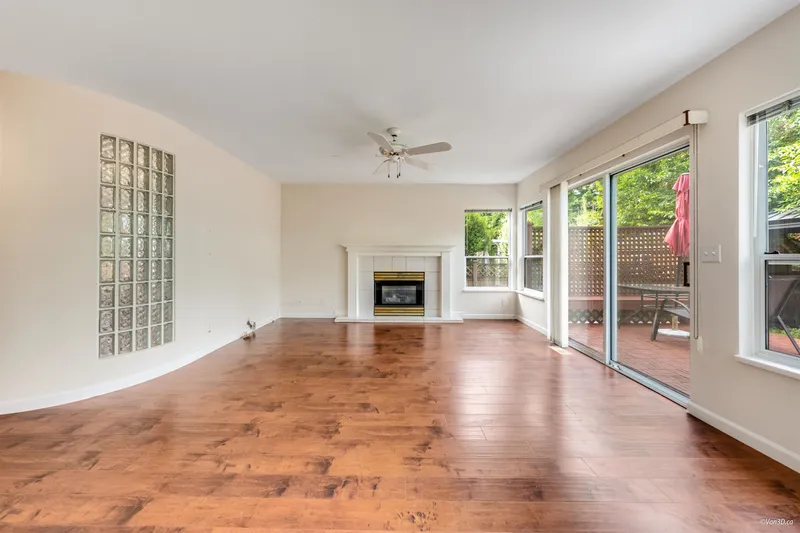 16042 108A AVENUE - photo 4 of 25