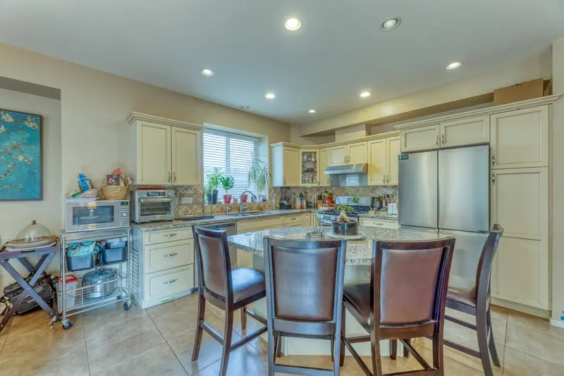 123 MAPLE DRIVE - photo 3 of 25