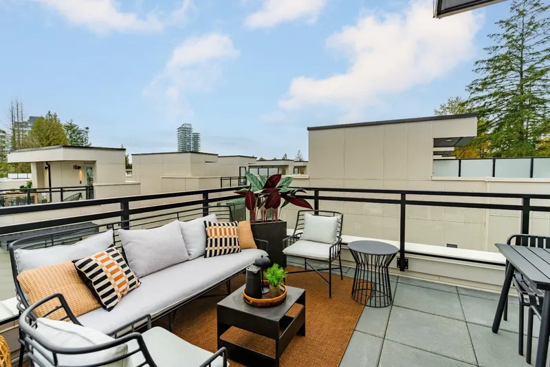 128 2050 GLENAIRE DRIVE - photo 4 of 10