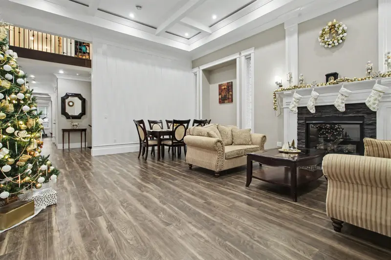 15648 82 AVENUE - photo 4 of 25