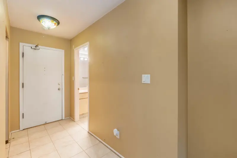 203 22222 119 AVENUE - photo 2 of 25