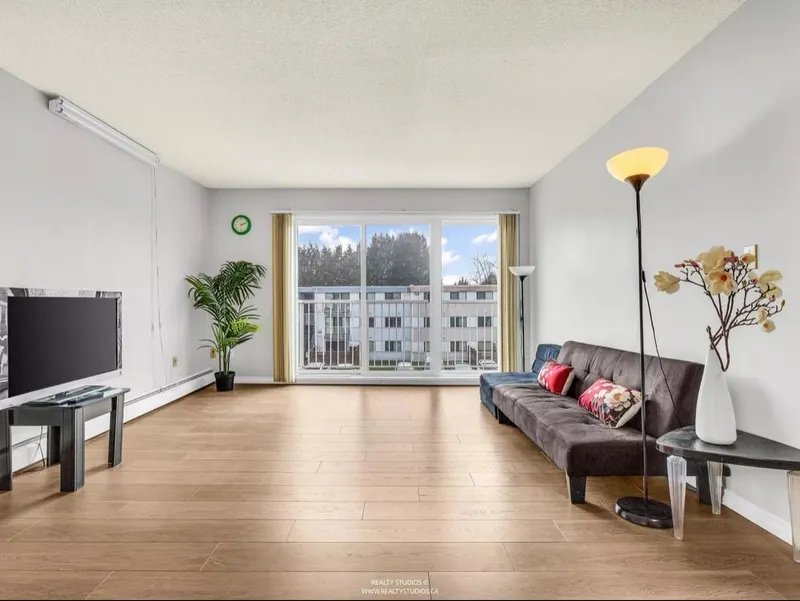 305 7260 LINDSAY ROAD - photo 1 of 18