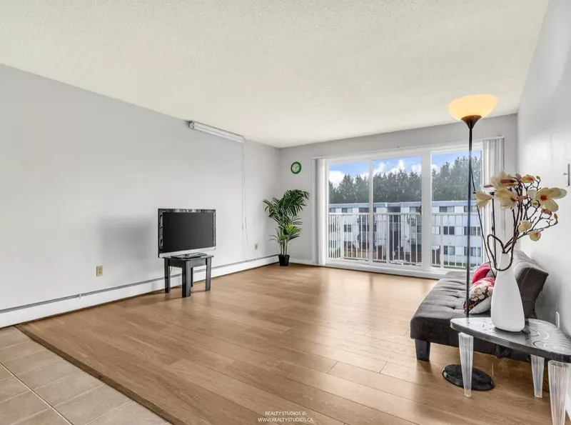 305 7260 LINDSAY ROAD - photo 2 of 18