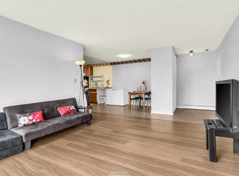 305 7260 LINDSAY ROAD - photo 3 of 18