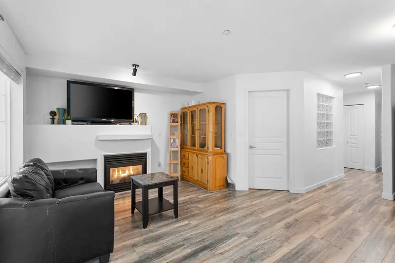 217 20200 56 AVENUE - photo 4 of 25