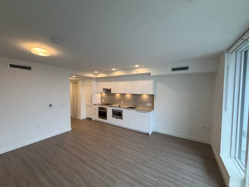 1510 13675 107A AVENUE - photo 3 of 9