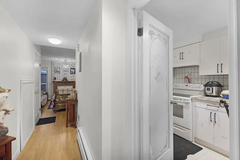 146 7470 138 STREET - photo 4 of 15