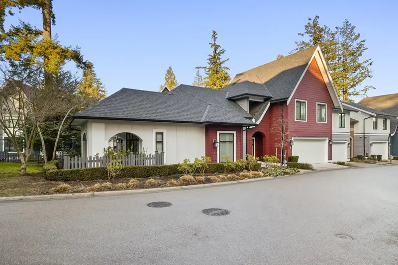 80 15677 28 AVENUE - photo 1 of 25