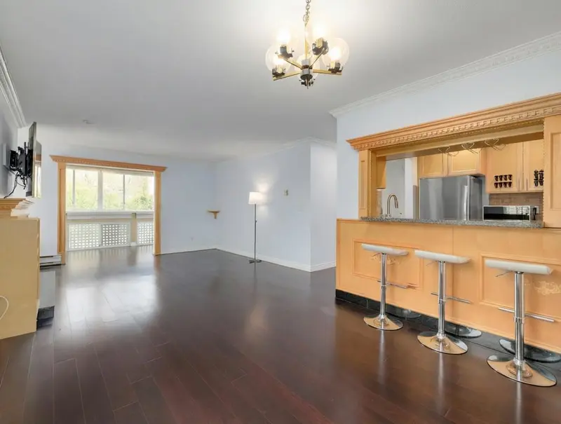 255 1440 GARDEN PLACE - photo 4 of 25