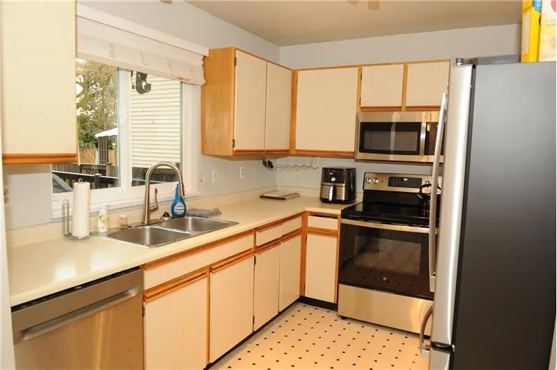 22130 RIVER BEND - photo 4 of 25