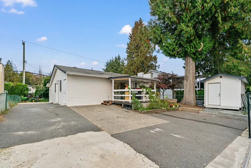 15646 96 AVENUE - photo 4 of 25