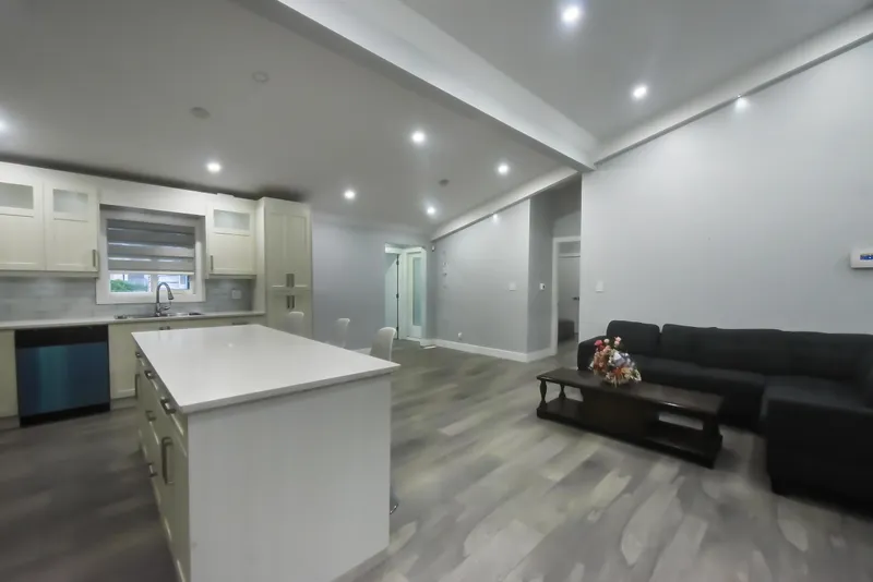 1675 136 STREET - photo 3 of 25