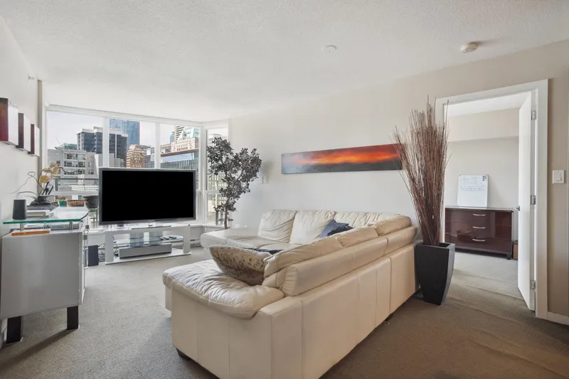 714 833 SEYMOUR STREET - photo 3 of 21