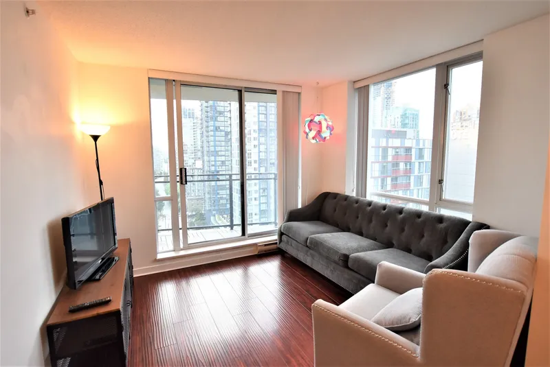 2010 1082 SEYMOUR STREET - photo 3 of 14