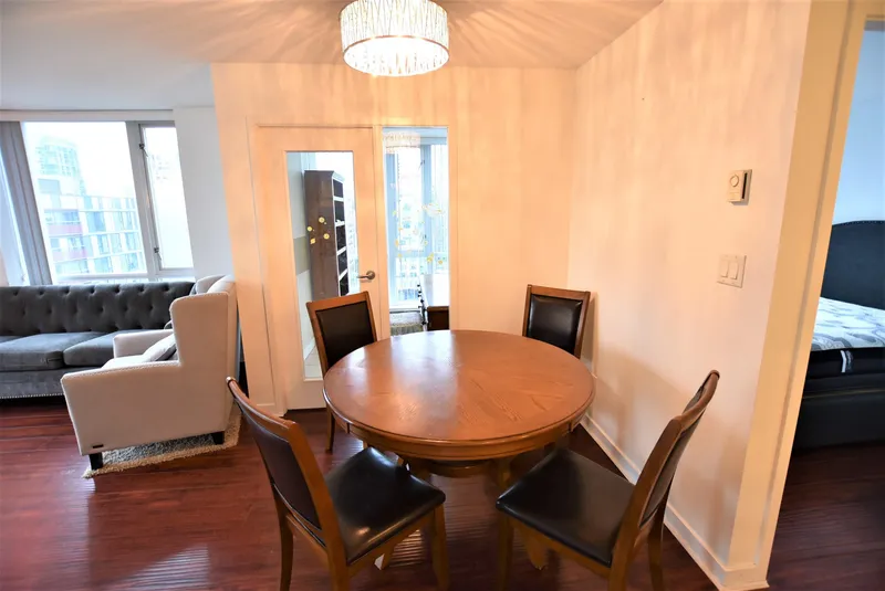 2010 1082 SEYMOUR STREET - photo 4 of 14