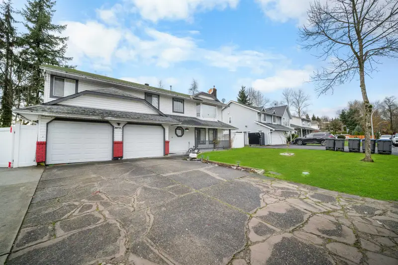 8873 143A STREET - photo 2 of 23