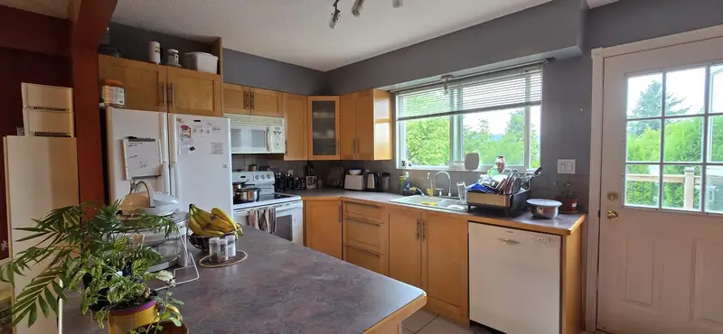 11475 139A STREET - photo 3 of 17