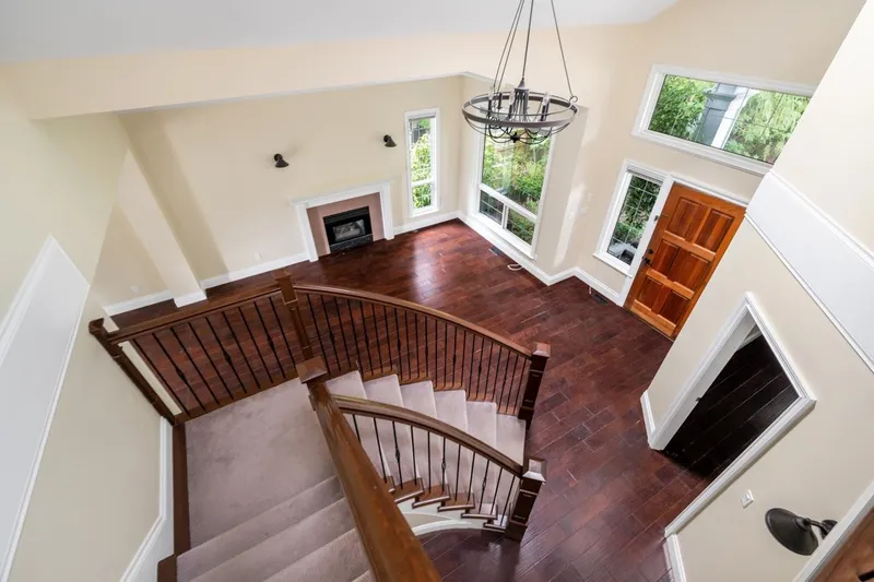 12588 25 AVENUE - photo 3 of 19