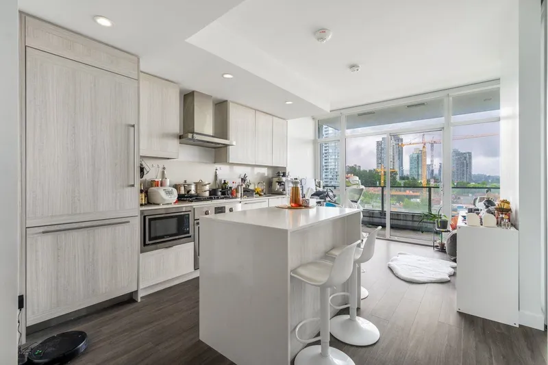 603 2351 BETA AVENUE - photo 3 of 10