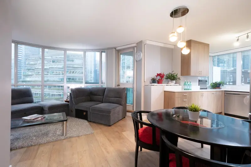 806 555 JERVIS STREET - photo 3 of 25