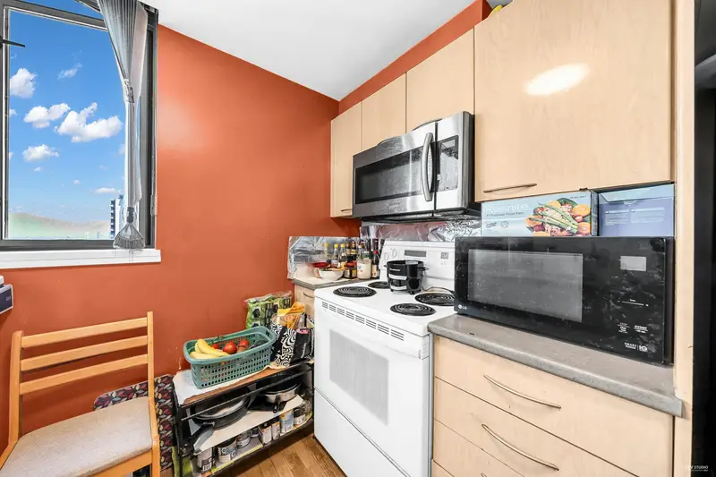 1403 4888 HAZEL STREET - photo 4 of 25