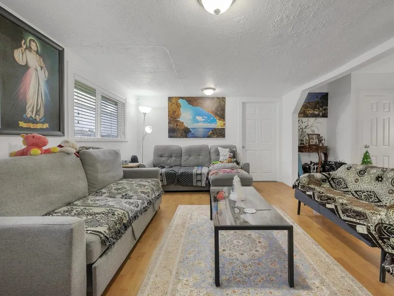 13229 87B AVENUE - photo 3 of 22