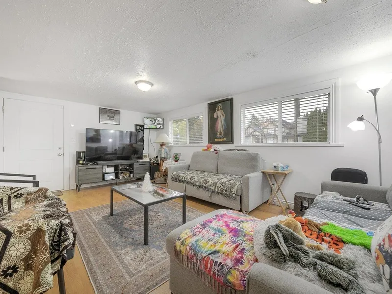 13229 87B AVENUE - photo 4 of 22