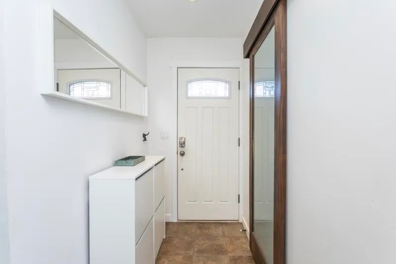 300 DOUGLAS CRESCENT - photo 2 of 25