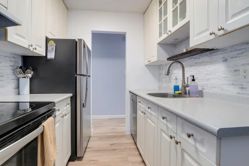 314 170 E 3RD STREET - photo 4 of 18