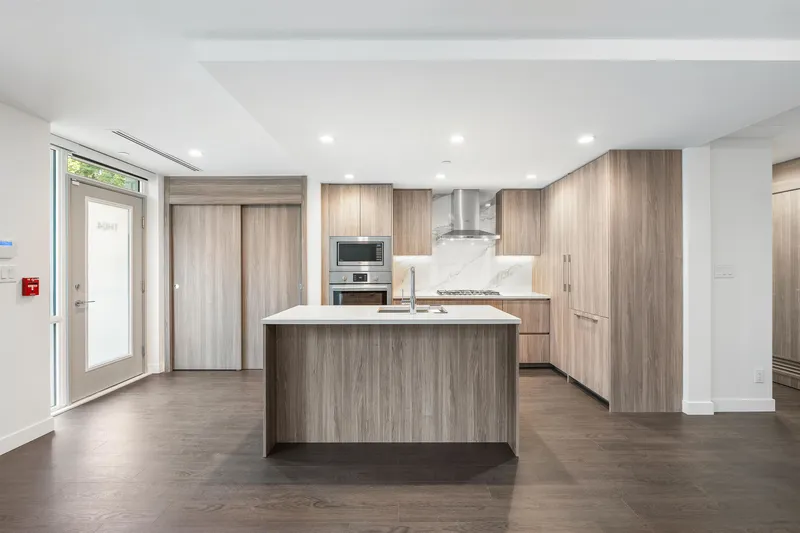 TH4 13778 100TH AVENUE - photo 4 of 14