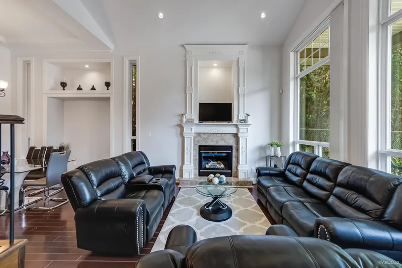 7506 143C STREET - photo 3 of 25