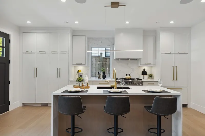 #1 2244 E 11TH AVENUE - photo 2 of 25