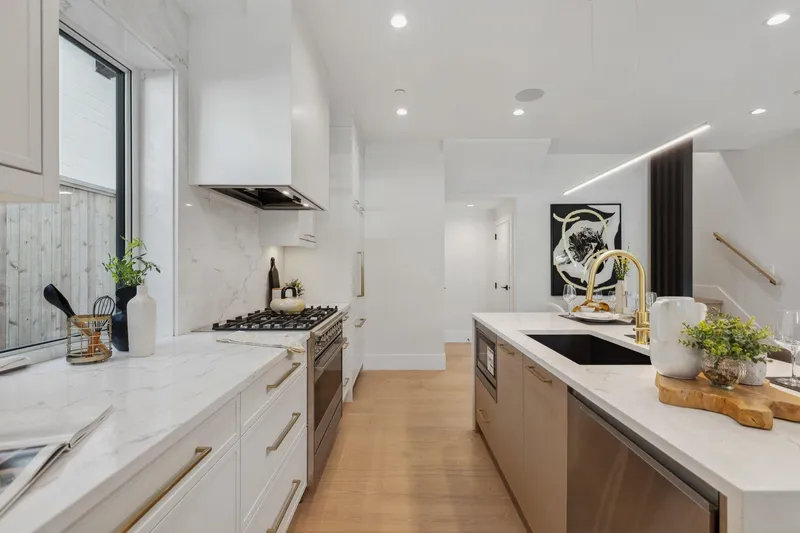 #1 2244 E 11TH AVENUE - photo 4 of 25