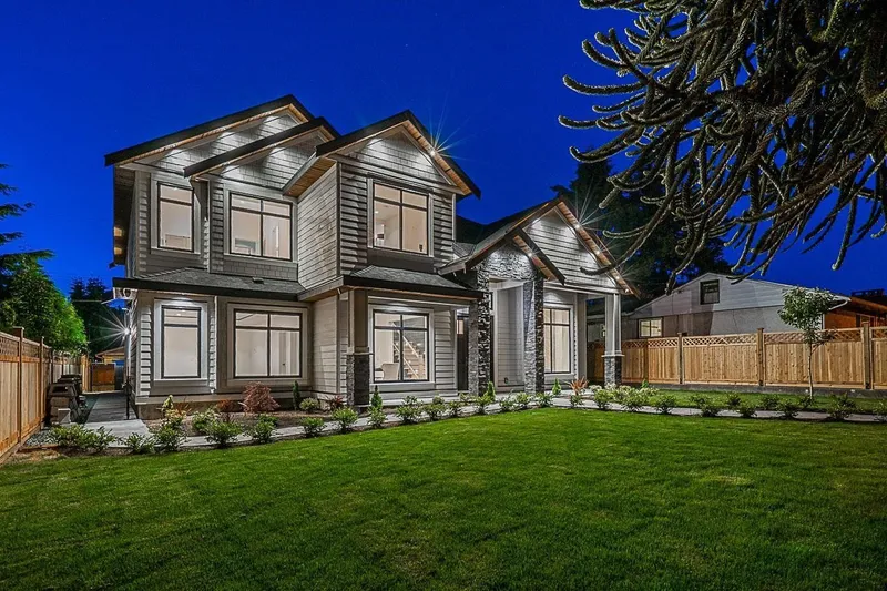 12881 104 AVENUE - photo 1 of 25