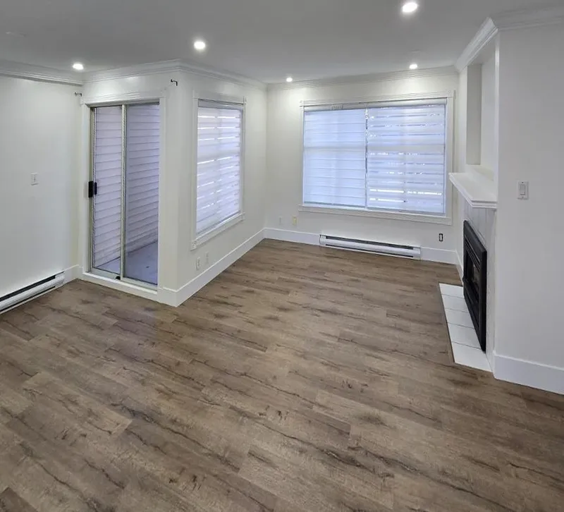 53 2450 HAWTHORNE AVENUE - photo 4 of 25