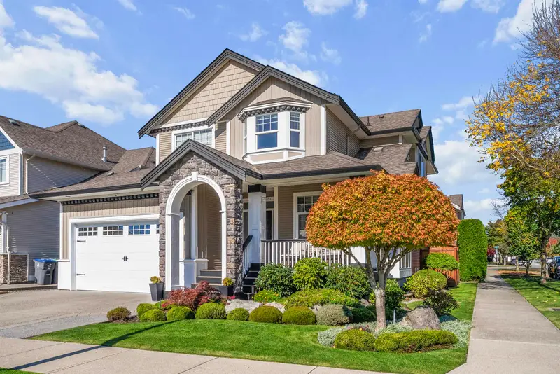 19095 68A AVENUE - photo 2 of 25