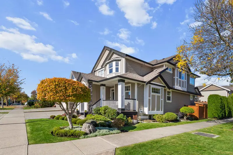 19095 68A AVENUE - photo 3 of 25