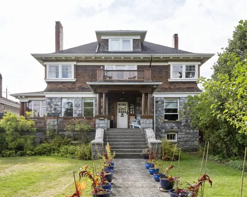 1617 W GRAND BOULEVARD - photo 1 of 25