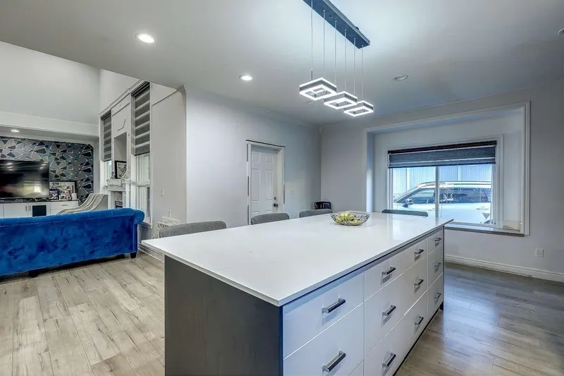 7171 151 STREET - photo 4 of 25