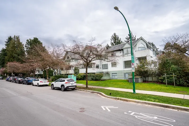 109 5250 VICTORY STREET - photo 2 of 25