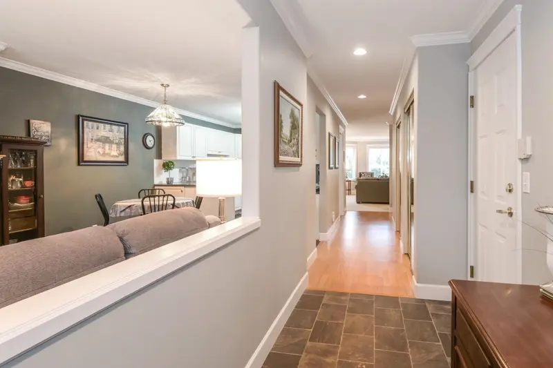 186 13888 70 AVENUE - photo 3 of 25