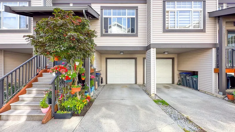 152 16177 83 AVENUE - photo 2 of 25